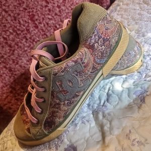 SHOECOUSA  Beige soles.Multi floral print casual/ sport& dressy lace up shoes.